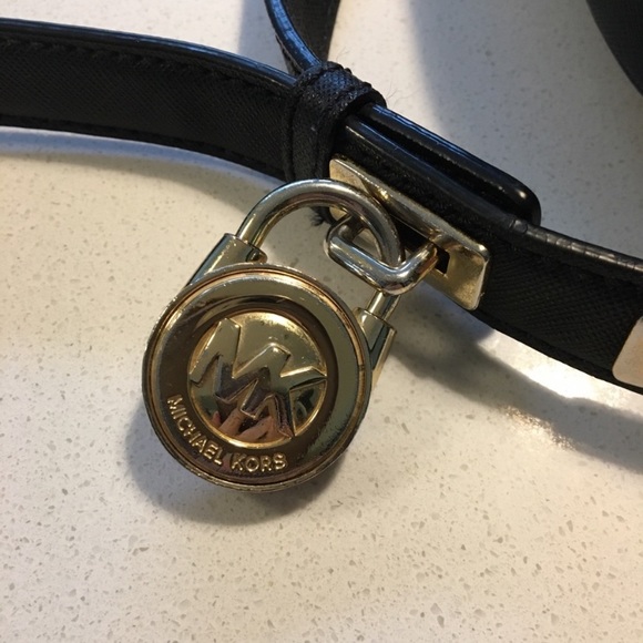 Michael Kors MK black crossbody - Picture 3 of 9